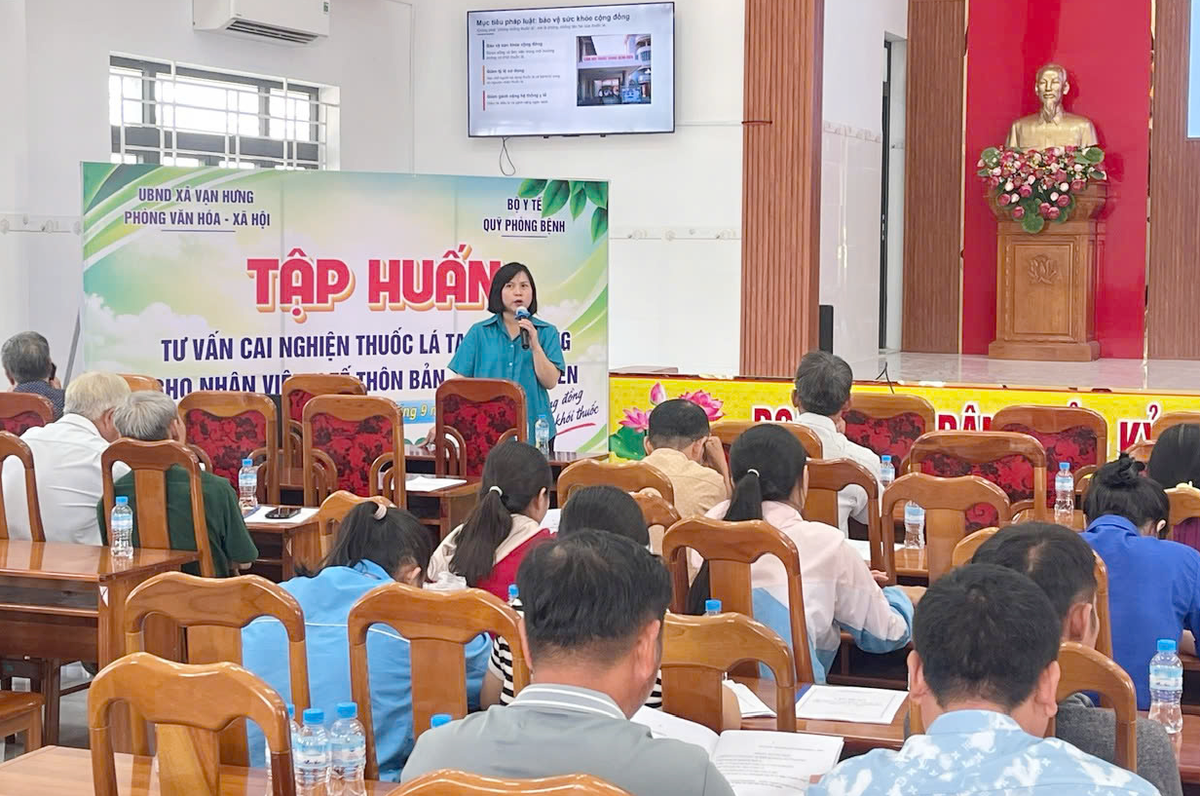 Truyền thông phòng, chống tác hại thuốc lá cho gần 1.000 giáo viên, học sinh - Ảnh 1.