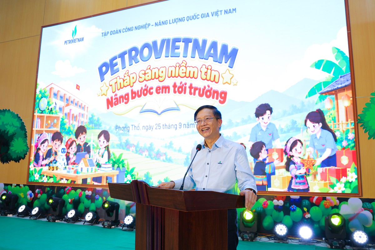 Trung thu đầu tiên dưới mái trường Petrovietnam: Thắp sáng niềm tin nơi biên cương - Ảnh 2.