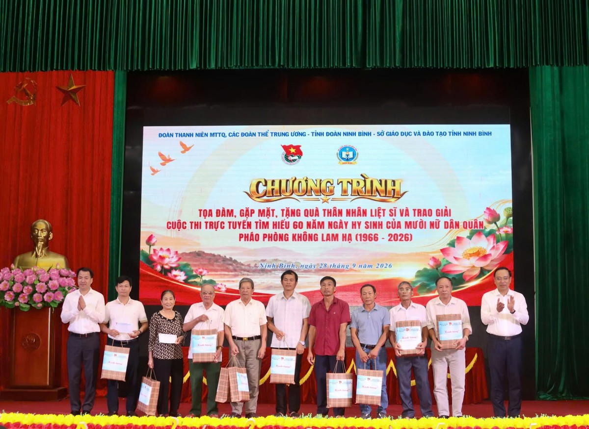 Tuổi trẻ MTTQ, các đoàn thể Trung ương tưởng nhớ 60 năm Ngày hy sinh của 10 nữ dân quân Lam Hạ- Ảnh 3.