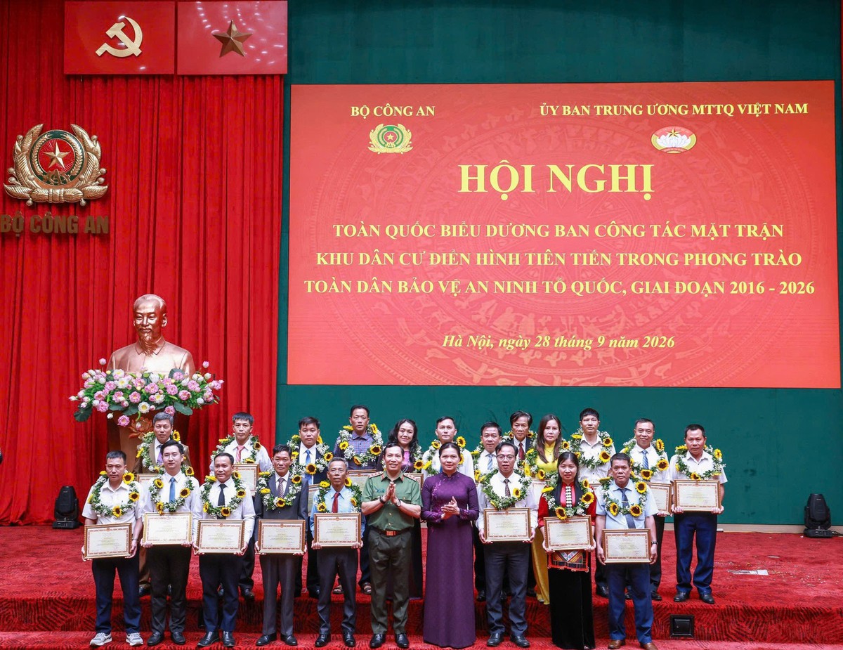 Hàng trăm nghìn tin báo từ cơ sở: Sức dân trong giữ gìn an ninh Tổ quốc - Ảnh 1.