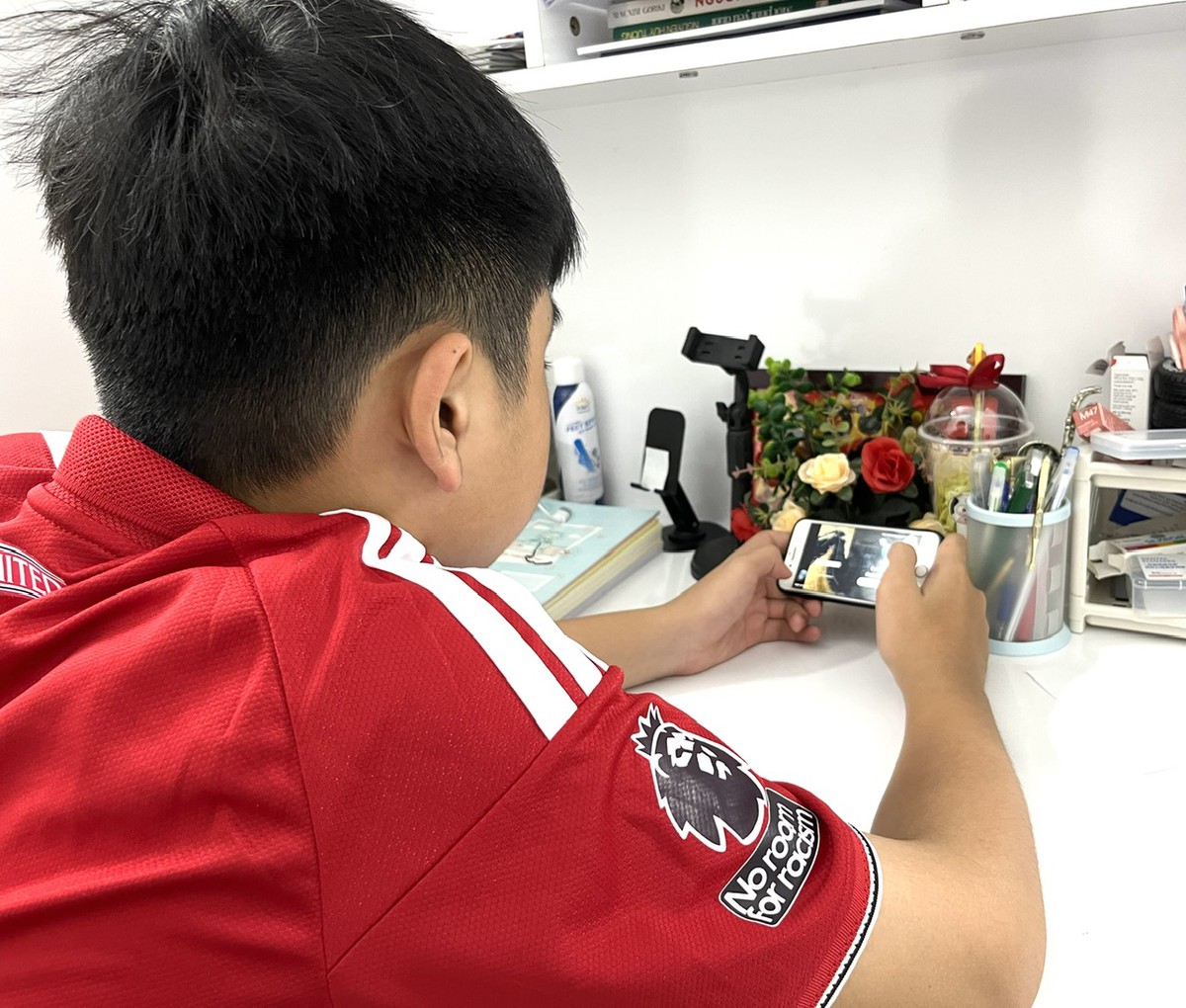 Trẻ em với vòng xoáy video ngắn- Bài 1: Một cú lướt, cả buổi tối biến mất - Ảnh 2.