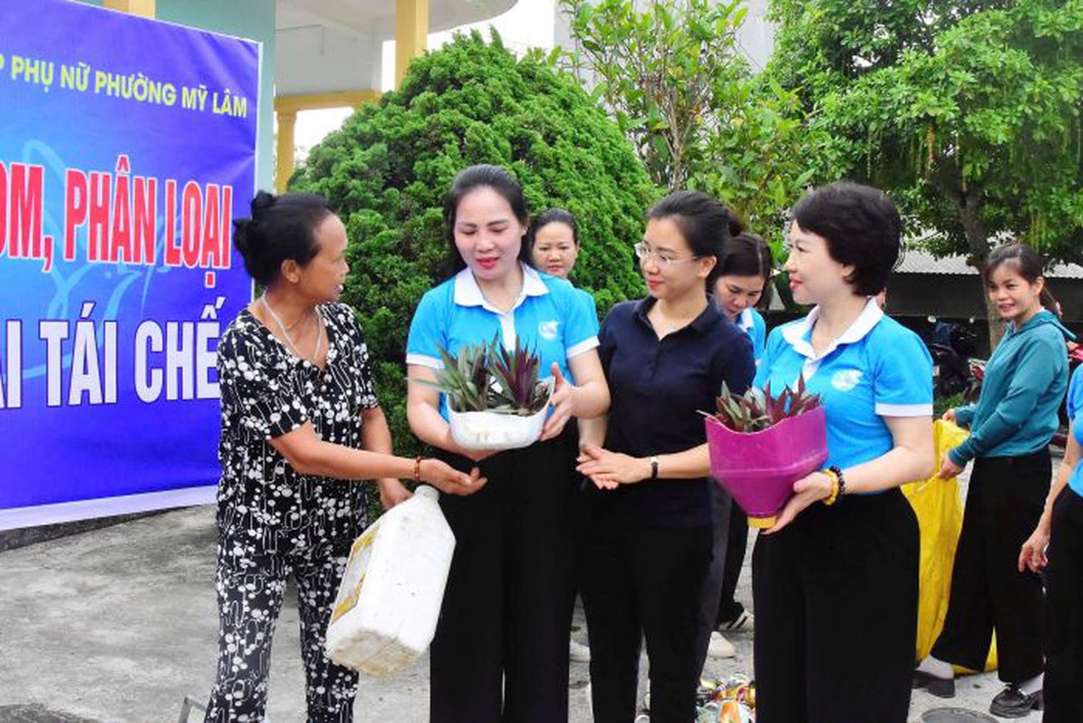 Hội LHPN Việt Nam triển khai thực hiện phong trào thi đua Vì một Việt Nam xanh - sạch - đẹp- Ảnh 1.
