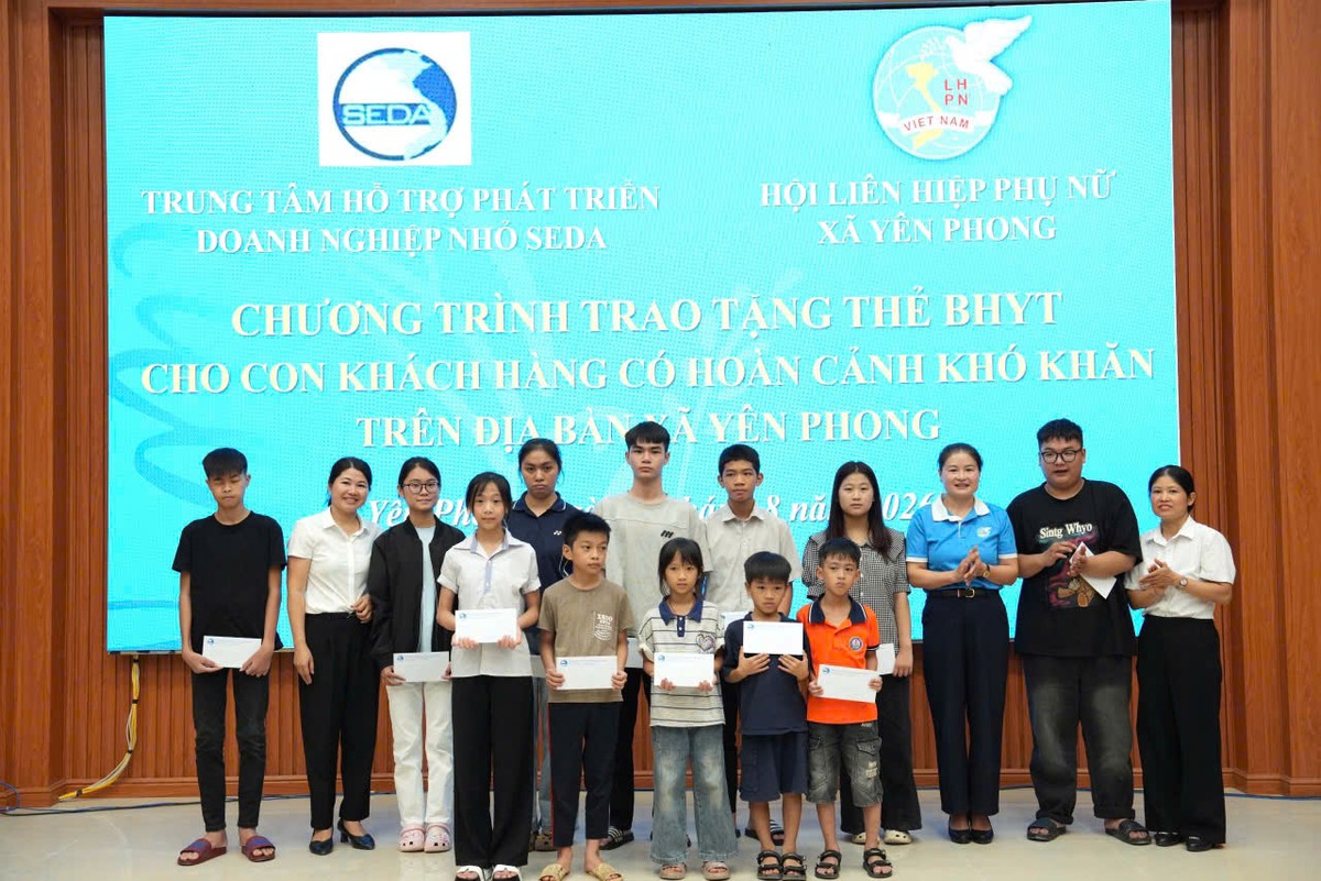 "Mẹ đỡ đầu" chắp thêm điểm tựa cho trẻ em khó khăn trước thềm năm học mới 2026 - 2027- Ảnh 1.