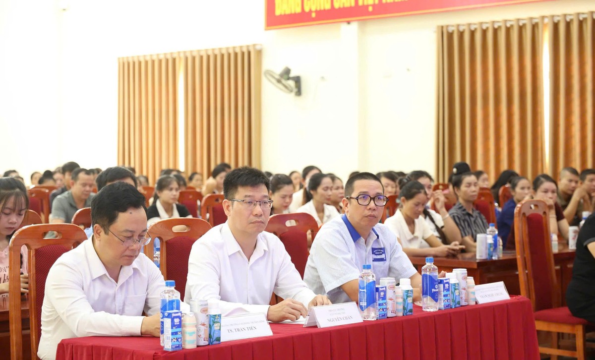 Livestream - thêm "cánh cửa" để phụ nữ đưa sản phẩm địa phương ra thị trường- Ảnh 1.