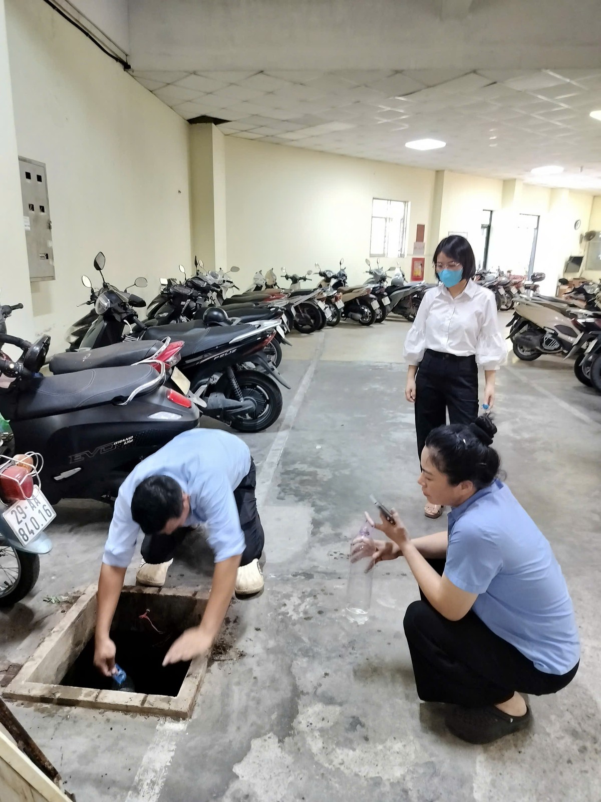 Cư dân 6 tòa chung cư ở Hà Nội phản ánh nước vàng, đục: “Bỏ tiền mua nước sạch sao phải dùng nước bẩn”- Ảnh 5.