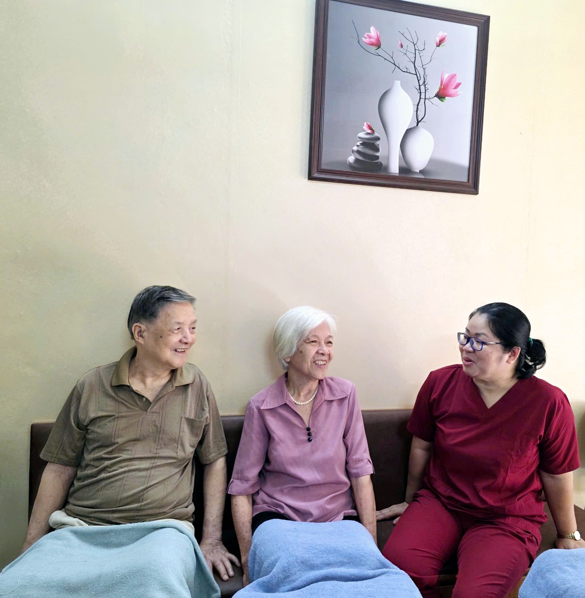 Từ "việc nhà" đến hệ sinh thái chăm sóc người cao tuổi- Ảnh 2.