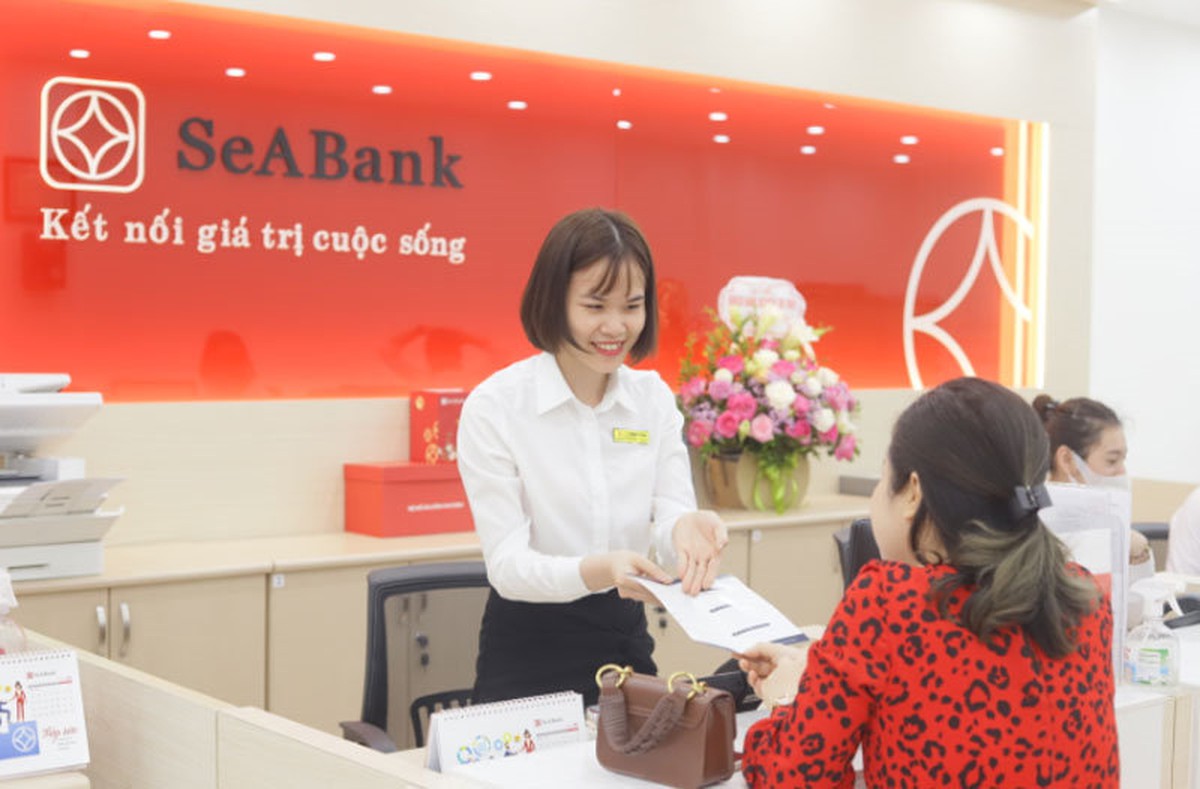 Sổ tiết kiệm chưa đáo hạn, vì sao người gửi tiền đã "đứng ngồi không yên"?- Ảnh 2.