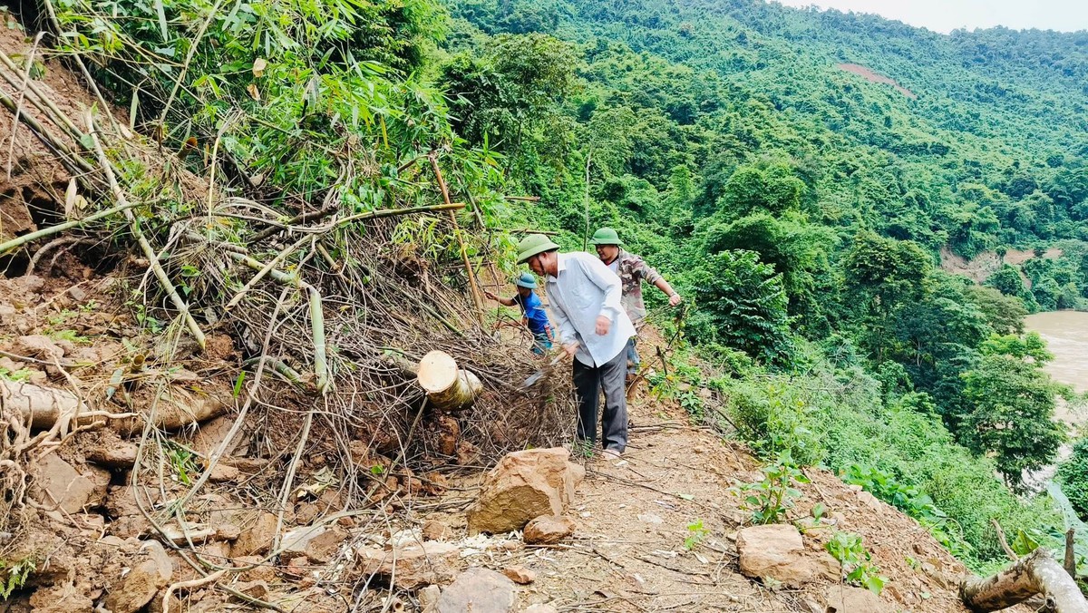 Mở đường đến lớp trước mùa khai giảng - Ảnh 1.