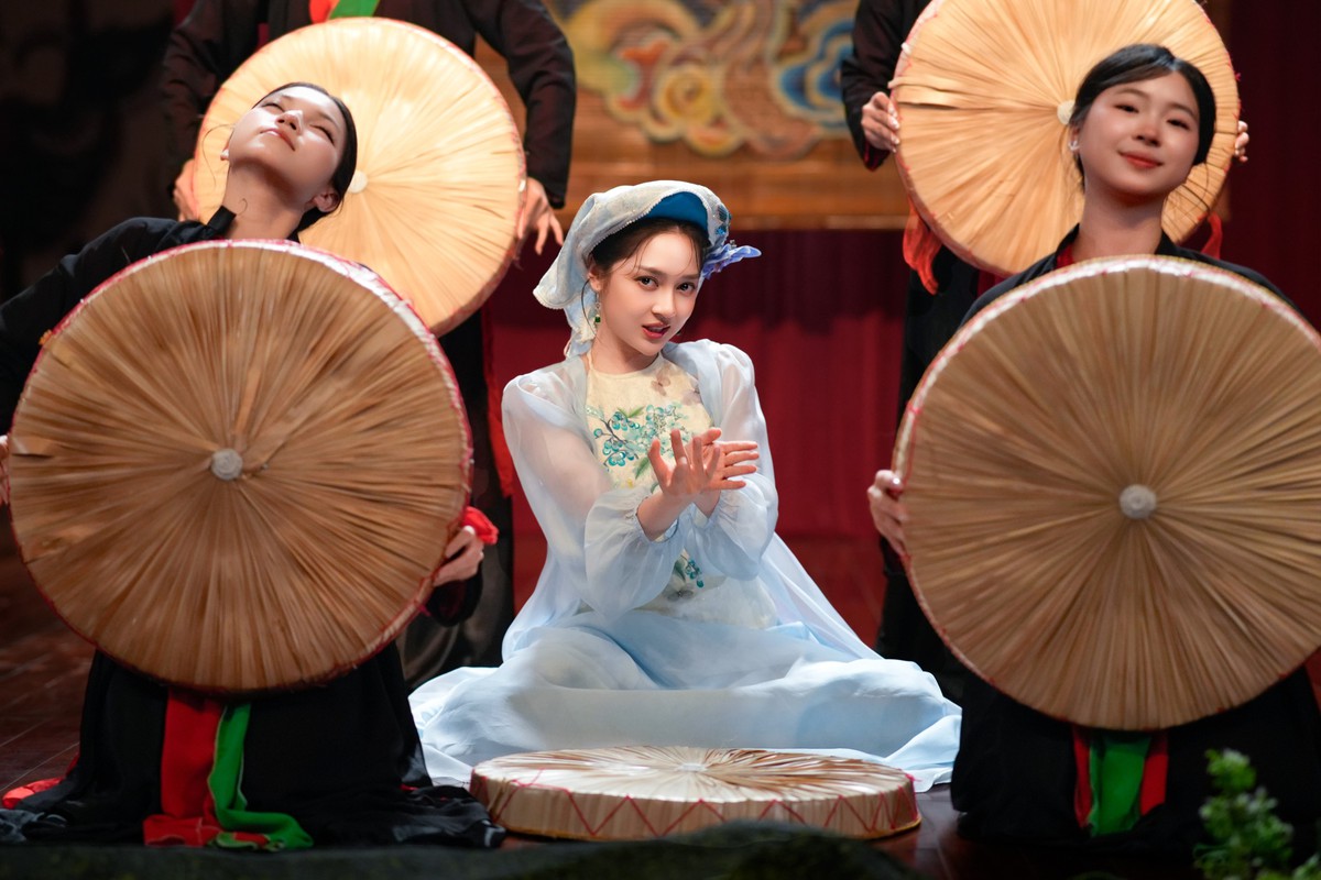 Bảo Anh làm mới ca khúc "Nghiêng nước nghiêng thành" - Ảnh 1.