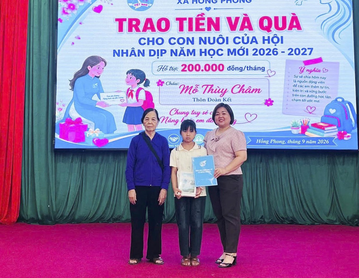 Hội LHPN Lạng Sơn “tiếp sức đến trường” cho học sinh nghèo - Ảnh 3.