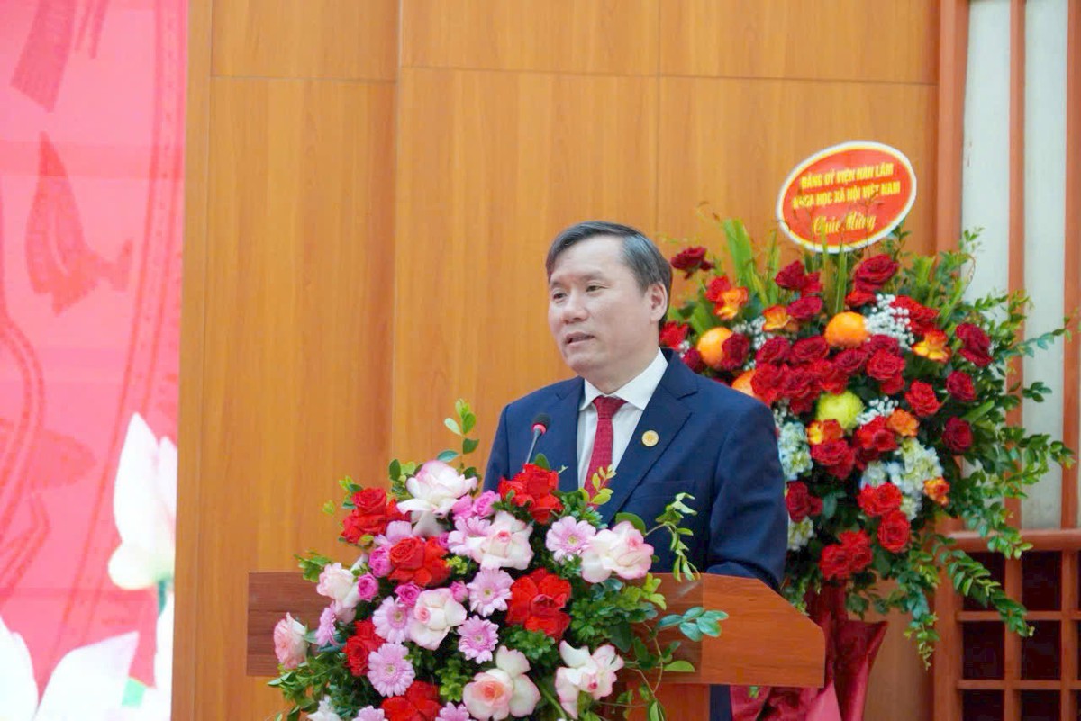 Bà Đinh Thị Mai giữ chức Phó Chủ tịch Viện Hàn lâm Khoa học xã hội Việt Nam - Ảnh 2.