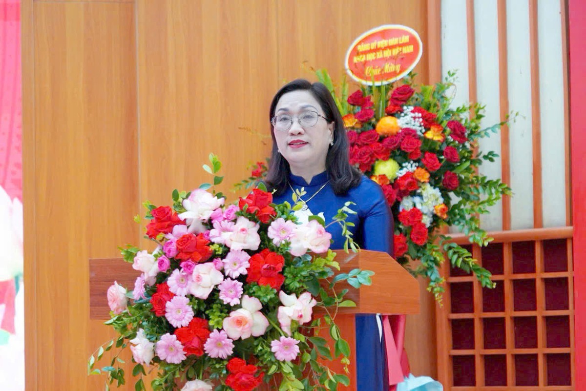 Bà Đinh Thị Mai giữ chức Phó Chủ tịch Viện Hàn lâm Khoa học xã hội Việt Nam - Ảnh 3.