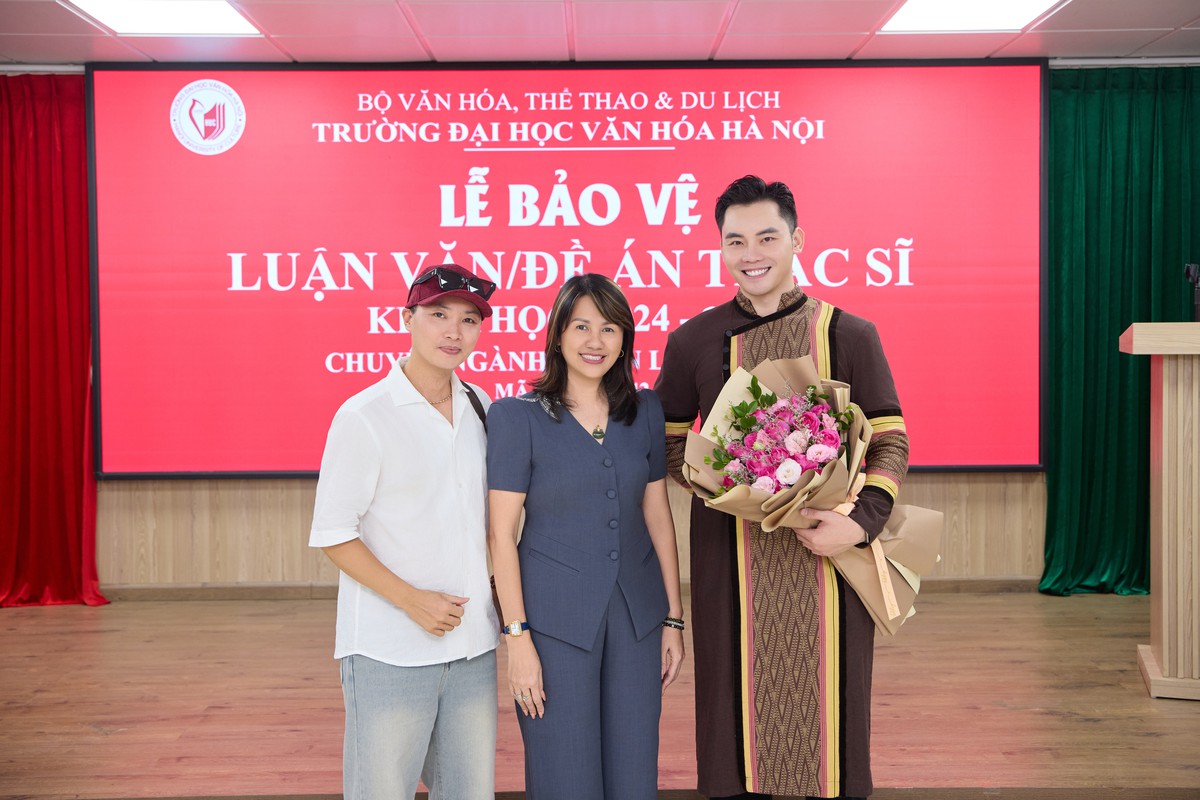 MC Mạnh Khang kể câu chuyện thổ cẩm M’Nông bằng thời trang- Ảnh 1.