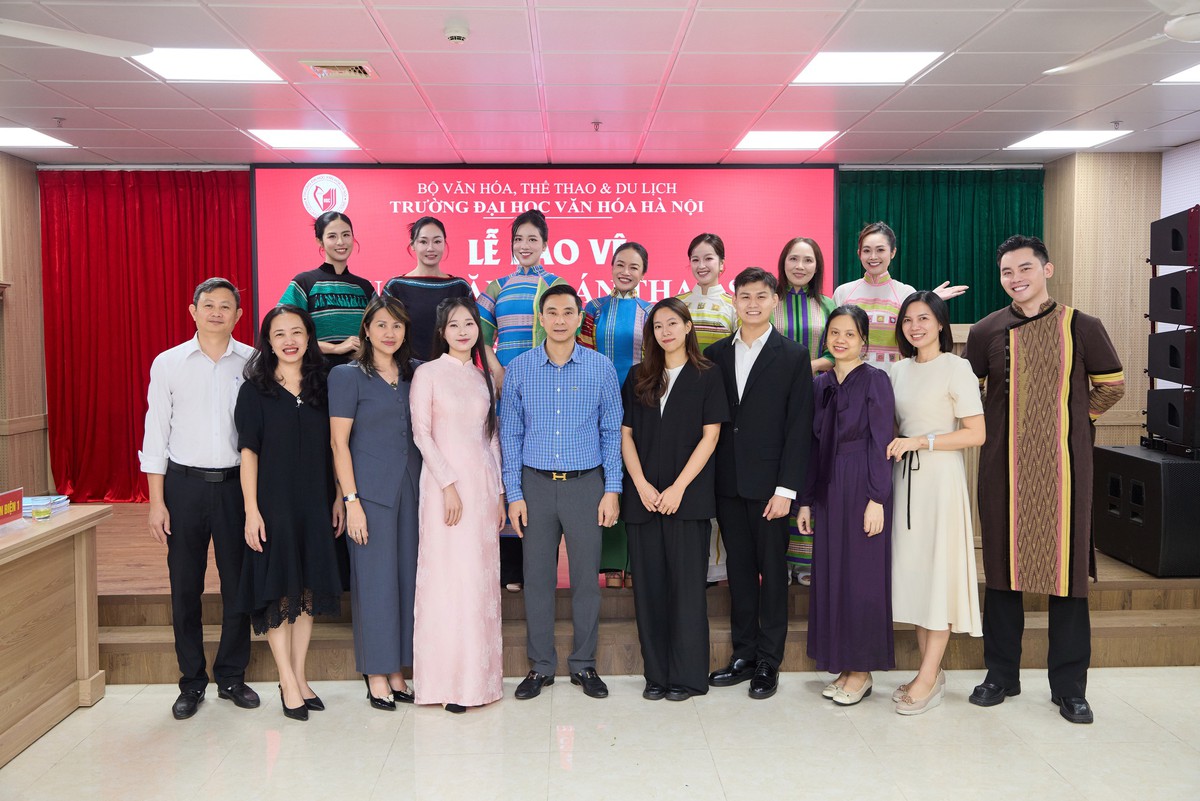 MC Mạnh Khang kể câu chuyện thổ cẩm M’Nông bằng thời trang- Ảnh 5.