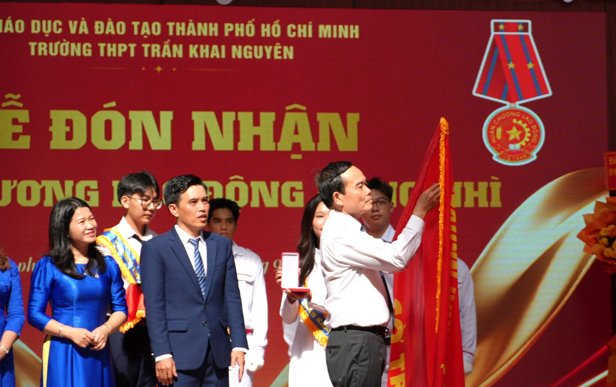 Hơn 2, 62 triệu học sinh tại TPHCM nô nức khai giảng năm học mới - Ảnh 22.