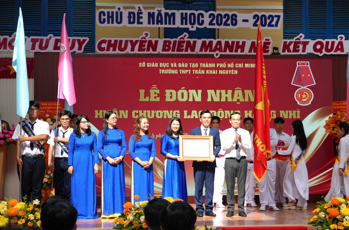 Hơn 2, 62 triệu học sinh tại TPHCM nô nức khai giảng năm học mới - Ảnh 2.
