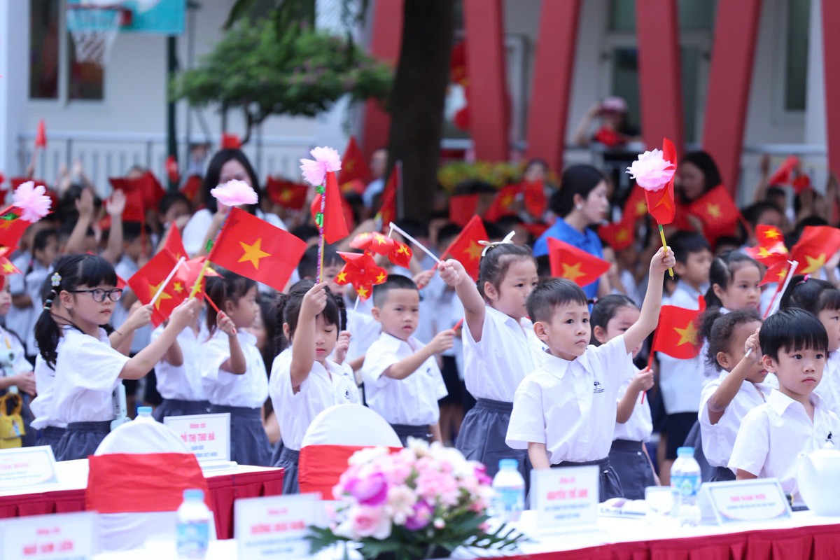 Cùng cô học trò nhỏ ngày đầu vào lớp Một- Ảnh 15.