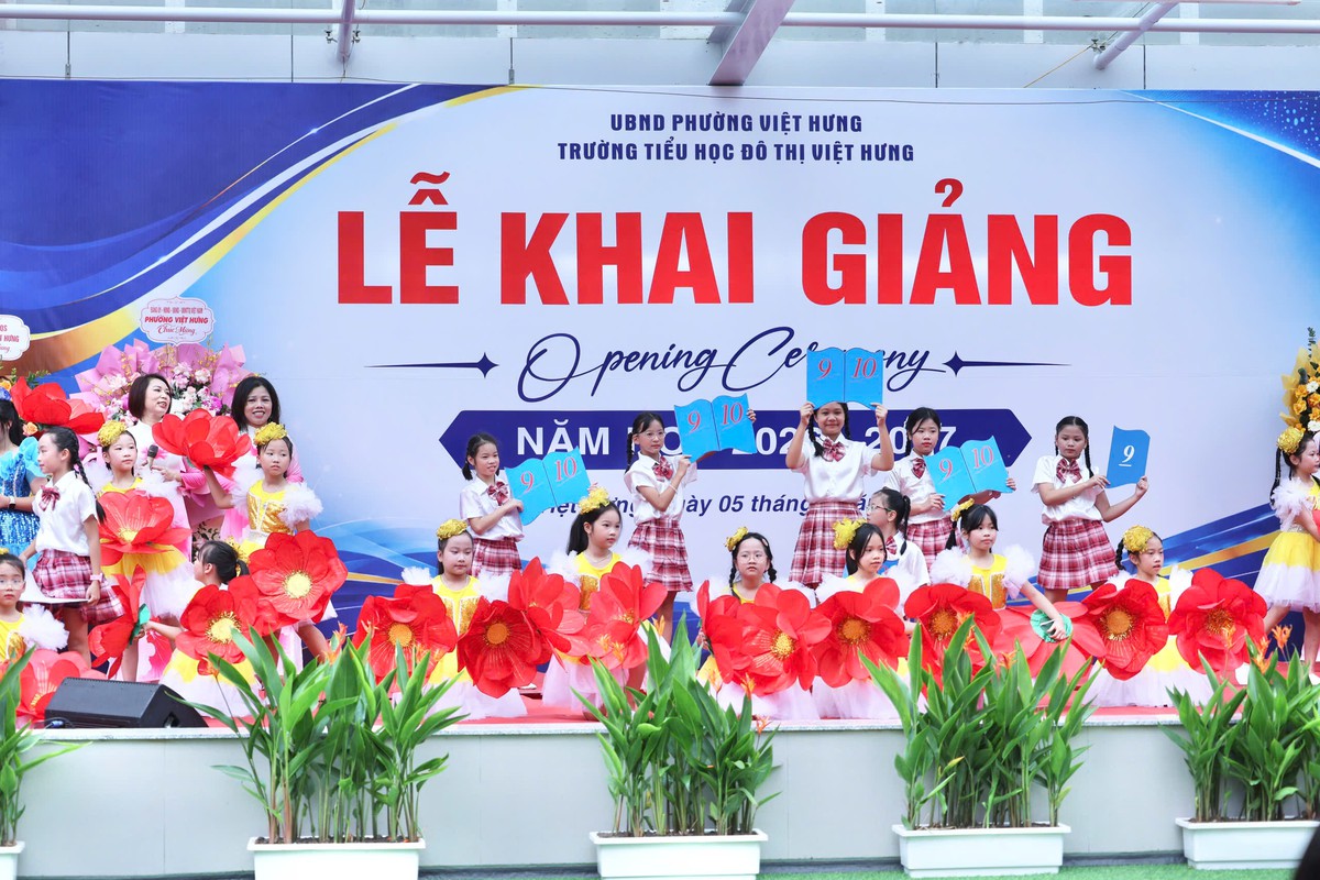 Cùng cô học trò nhỏ ngày đầu vào lớp Một- Ảnh 17.