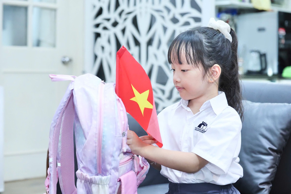 Cùng cô học trò nhỏ ngày đầu vào lớp Một- Ảnh 6.
