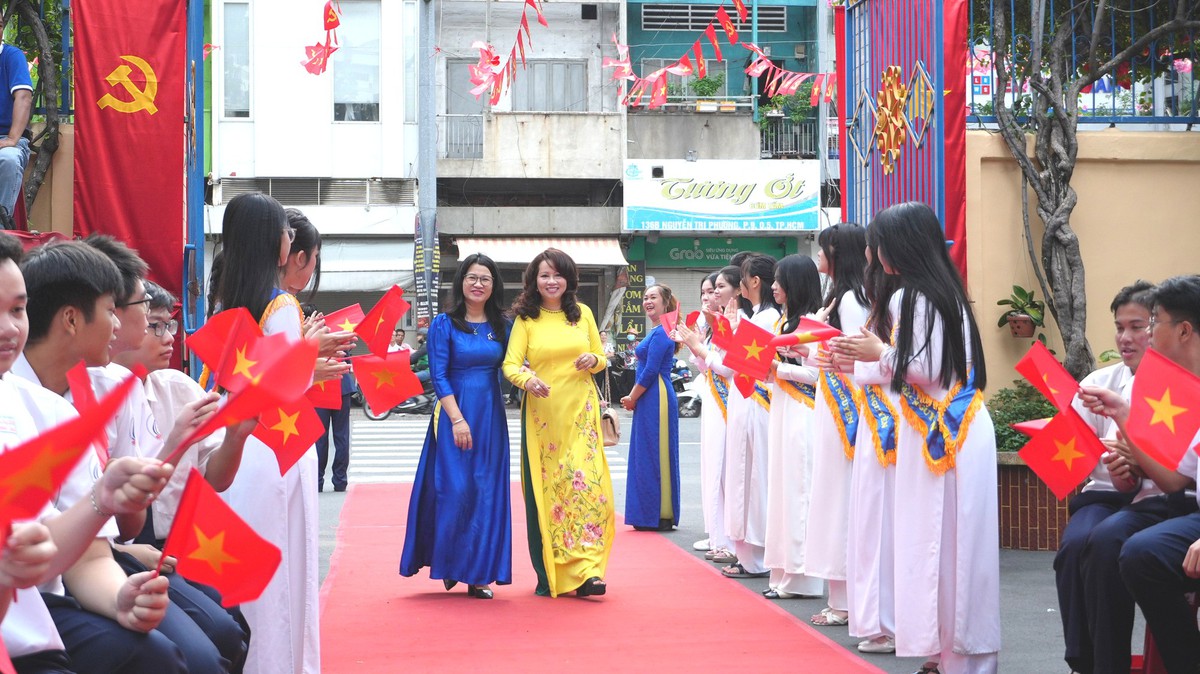 Hơn 2, 62 triệu học sinh tại TPHCM nô nức khai giảng năm học mới - Ảnh 10.