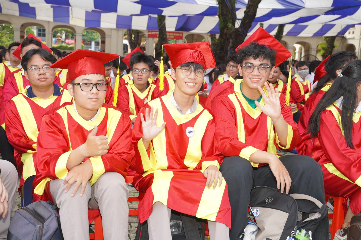 Hơn 2, 62 triệu học sinh tại TPHCM nô nức khai giảng năm học mới - Ảnh 5.