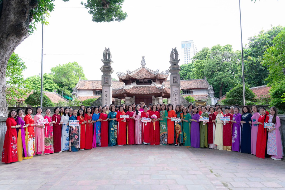 Phụ nữ Hà Nội kết nối di sản qua tà áo dài - Ảnh 2.