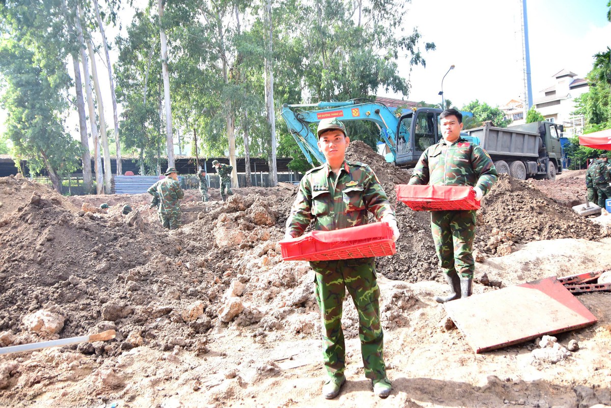 Phát hiện rãnh mộ số 2 tại khu A Công viên Lê Thị Riêng- Ảnh 1.