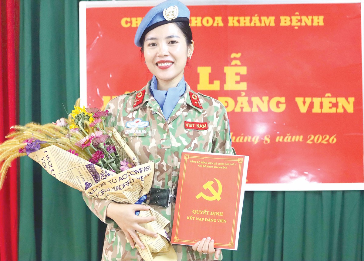 Lời tuyên thệ của 2 nữ bác sĩ “mũ nồi xanh” ở nơi xa Tổ quốc - Ảnh 1.