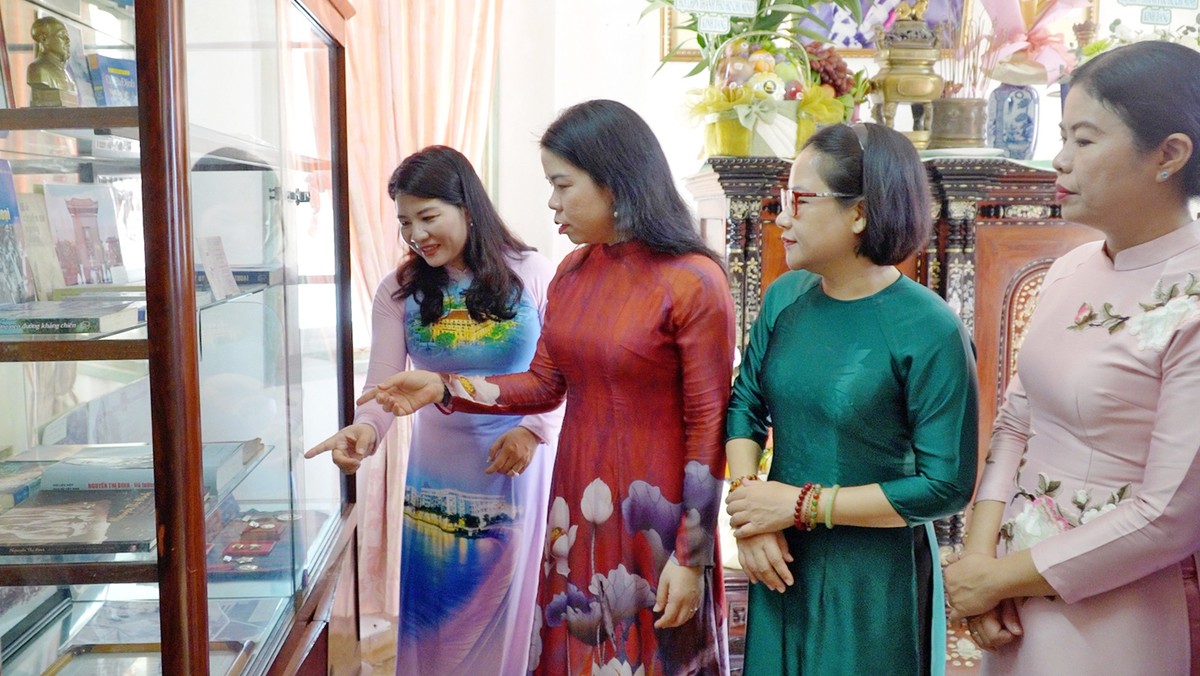 Hội LHPN TPHCM dâng hương, dâng hoa tưởng niệm Nữ tướng Nguyễn Thị Định - Ảnh 3.