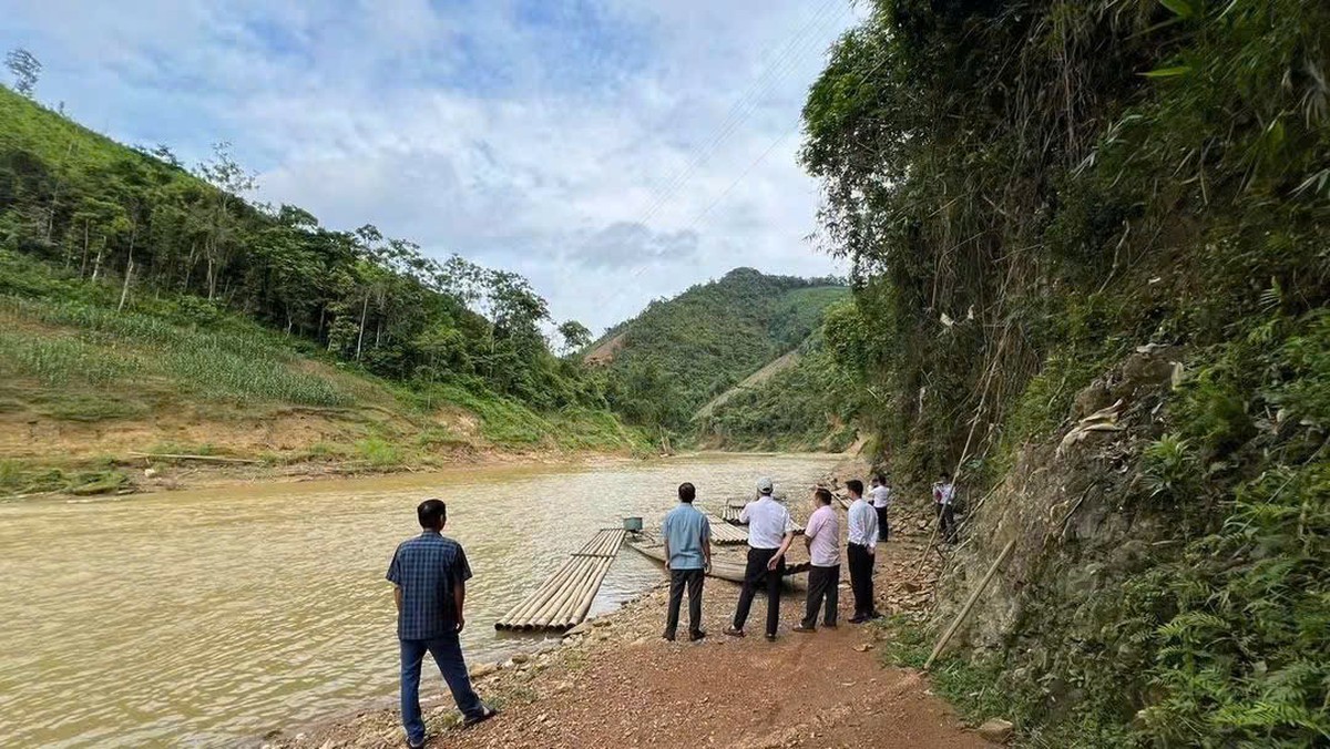 Chủ tịch UBND tỉnh Lạng Sơn chỉ đạo chấm dứt hiện tượng học sinh đi học bằng bè, mảng qua sông - Ảnh 3.