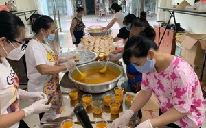9X Hà Nội nấu hàng nghìn cốc chè hỗ trợ người dân vùng dịch Bắc Giang