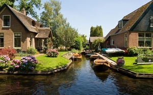 Cận cảnh ngôi làng đẹp như cổ tích không có đường đi ở Hà Lan