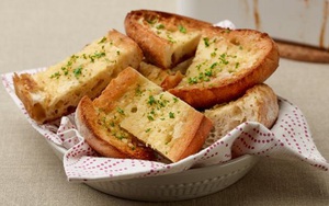 Cách làm bánh mỳ nướng bơ tỏi thơm phức trong 10 phút