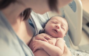 3 sự khác biệt điển hình nhất giữa trẻ sinh thường và sinh mổ