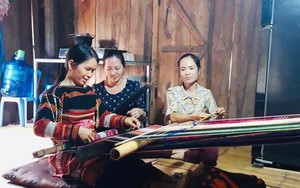Bình Định: Phụ nữ dân tộc Ba Na góp phần giữ gìn, phát triển nghề dệt thổ cẩm truyền thống