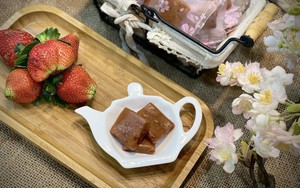 Tự làm kẹo caramel dâu dẻo thơm đãi khách dịp Tết, đảm bảo ai cũng mê