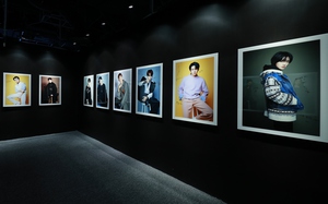 Triển lãm hình ảnh độc quyền về các sao K-Pop tại Hà Nội