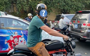 Bắt gặp ngôi sao &quot;Game of Thrones&quot; lái xe máy trên đường phố Việt Nam