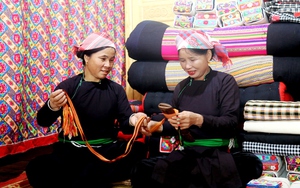 Tạo việc làm từ nghề làm đệm bông lau truyền thống của phụ nữ Tày