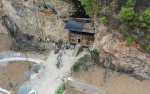 Ngôi nhà vách đá “không tranh chấp với đời&quot; hơn 100 tuổi, sở hữu 2 yếu tố ít nơi có