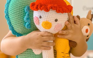 Những món đồ chơi đan len của ngoại theo suốt tuổi thơ con
