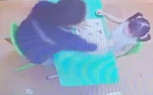 Hà Nội: Cô giáo vung tay đánh tới tấp vào mặt bé gái 2 tuổi