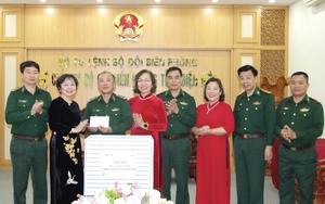 Lãnh đạo Hiệp hội nữ doanh nhân Việt Nam thăm, tặng quà Bộ đội biên phòng Điện Biên