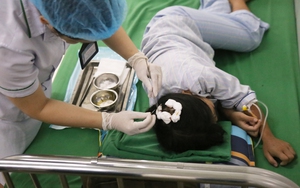 Thông tin về sức khỏe bé gái lớp 5 ở Hà Tĩnh bị cha dượng bạo hành dã man