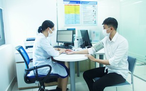 Nguy cơ sốt xuất huyết lan rộng, người dân Hà Nội chủ động tiêm vaccine phòng ngừa