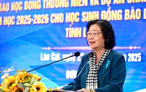 Trao hơn 100 suất học bổng Vừ A Dính cho học sinh dân tộc thiểu số ở Lào Cai