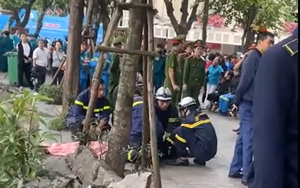 Xô xát tại sân bóng, nam sinh lớp 9 bị đâm tử vong- Ảnh 1. Cô gái đuối nước ở hồ Hoàn Kiếm: Bước đầu xác định có dấu hiệu bệnh lý