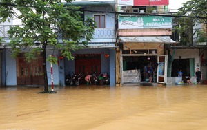 Huế: Gần 13.300 ngôi nhà vẫn còn ngập, nước các sông rút chậm