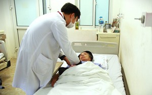 Cứu sống bệnh nhân bị nhồi máu cơ tim cấp tại buổi khám bệnh từ thiện - Ảnh 2.