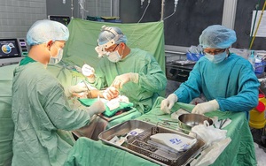 Nối thành công đôi bàn tay của nam thanh niên bị chém đứt lìa 